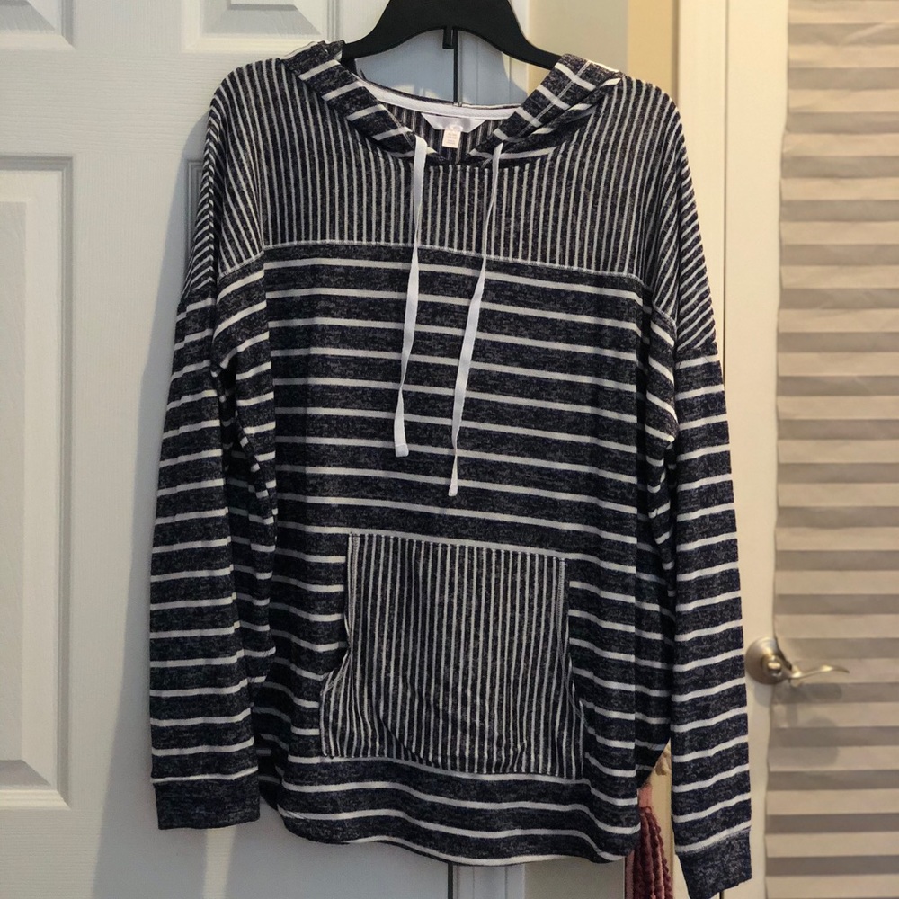 Thin sweatshirt